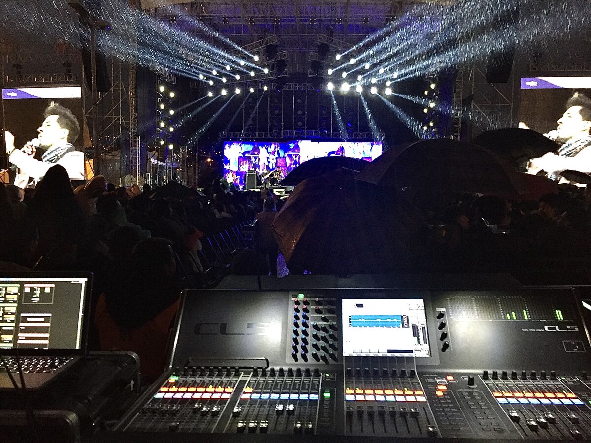 Yamaha CL5 in Rain